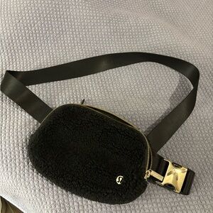 lululemon athletica Black Fleece Belt Bag